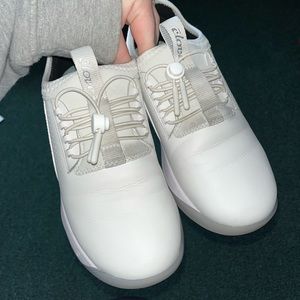 Clove’s (size 6)